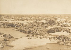 Batu-el-Hadjar. Näkymä otettu toisesta kaihista maaliskuussa 1850. tekijältä Maxime Du Camp