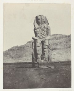 Gournah, Amenopht III:n monoliittinen kolossi; Thebe, levy 56 albumista "Egypte, Nubie, Palestine et Syrie" (1852). tekijältä Maxime Du Camp