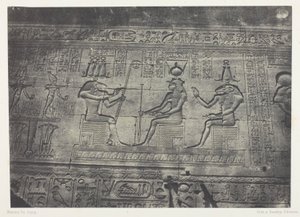 Denderahin suuri temppeli (Teutyres), veistoksia takajulkisivusta; Ylä-Egypti, levy 19 albumista "Egypte, Nubie, Palestine et Syrie" (1852). tekijältä Maxime Du Camp