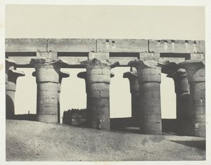 Luxor, palatsin suuri kolonnadi, Thebes, 184951, painettu 1852. tekijältä Maxime Du Camp