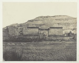 Medinet-Habou, Yleinen näkymä vuorille, Thebes tekijältä Maxime Du Camp