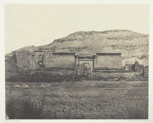 Medinet-Habou, Yleinen näkymä vuorille, Thebes, 184951, painettu 1852. tekijältä Maxime Du Camp
