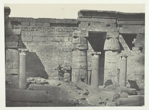 Medinet-Habou, Ramses-Méiamounin palatsin peristyyli, Thebes, 184951, painettu 1852. tekijältä Maxime Du Camp