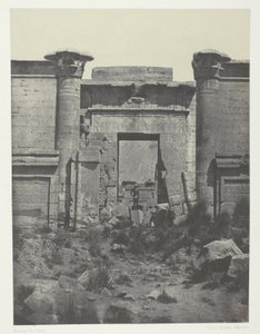 Medinet-Habou, Thutmoseumin propylaea; Thebes tekijältä Maxime Du Camp
