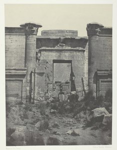 Medinet-Habou, Propylaea of ​​​​Thutmoseum, Thebes, 184951, painettu 1852. tekijältä Maxime Du Camp