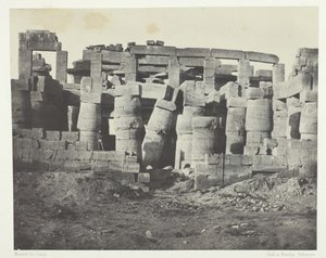Karnakin palatsi, Hypostyle Hall, viety pohjoiseen, Thebes, 184951, painettu 1852. tekijältä Maxime Du Camp