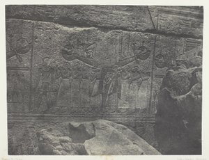 Karnakin palatsi, graniittipyhäkön ulkoveistokset; Thebes tekijältä Maxime Du Camp