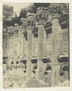 Jupiterin temppeli Baalbeck Heliopoliksessa, Naosin sisäosa, Syyria, 184951, painettu 1852. tekijältä Maxime Du Camp