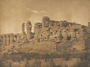 Näkymä Karnacin palatsin Hypostyle-salista, otettu pohjoisesta kulmasta, 1849-50. tekijältä Maxime Du Camp