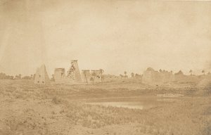 Näkymä Karnacin palatsin Propylaealle, otettu kaakosta, 1849-50. tekijältä Maxime Du Camp