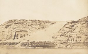 Yleiskuva Phrén ja Athorin Speosista Abousemblilissä, otettu saarelta 29. maaliskuuta 1850. tekijältä Maxime Du Camp