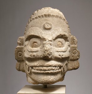 Sadejumalan pää, n. 1000 (fossiilinen kalkkikivi) tekijältä Mayan