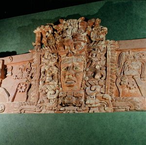 Arkkitehtoninen naamio, Campeche, Yucatanin niemimaa, Meksiko (stukko) tekijältä Mayan Mayan
