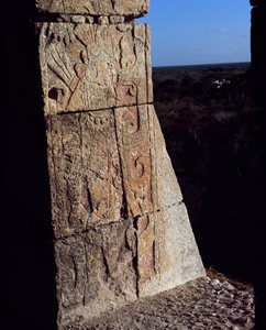 Yksityiskohta soturin friisistä, El Castillo tekijältä Mayan Mayan