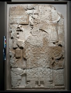 Stelan etupuoli, klassinen kausi, "Waka", Guatemala, 692 (kalkkikivi) tekijältä Mayan Mayan