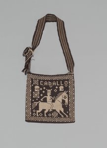 Miesten laukku hevosella ja ratsastajalla, luultavasti 1950-luku (neulottua villaa) tekijältä Mayan Mayan