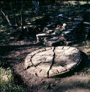 Merkki pallokentällä, myöhäinen klassikkokausi (600-900 jKr) (kivi) tekijältä Mayan Mayan