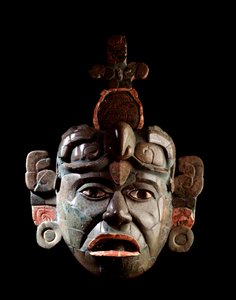 Prekolumbialainen taide, mayojen sivilisaatio, klassinen aika: hautausnaamio jadeiittia ja kuoria. Tikalista, Petenistä, Guatemalassa. Himmeä. 34,5 x leveys. 25,9 cm Guatemala, Museo Nazionale di Archeologia e Etnologia - Esikolumbiaaninen taide, Maya Civi