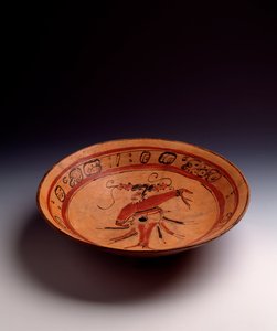 Esikolumbialainen taide, maya-sivilisaatio, klassinen aikakausi: kolmijalkamaljakko maalattua savea. Petenistä, Guatemalassa. Aurinko. h. 7,7 x halkaisija. 35,2 cm Guatemala City, Kansallinen arkeologian ja etnologian museo tekijältä Mayan Mayan