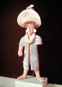 Seisova maskuliininen hahmo, Jainan saaren hautausmaalta Campechen osavaltiosta, 7.-10. vuosisadalta (monivärinen terrakotta) tekijältä Mayan Mayan