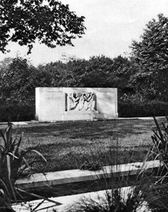 Hyde Park Bird Sanctuary ja Hudson Memorial, Lontoo, 1926-1927