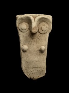 Äiti-jumalattareksi työstetyn purkin kahva, varhaisdynastinen III (poltettua savea). tekijältä Mesopotamian