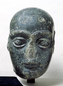 Miehen pää, joka tunnetaan nimellä Gudea, jolla on ajeltu pää, Telloh (muinainen girsu) uussumerilainen, noin 2120 eKr. (dioriitti) tekijältä Mesopotamian