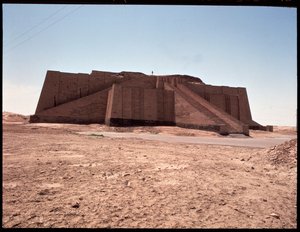 Näkymä rekonstruoidusta zikguratista, 2050 eaa tekijältä Mesopotamian Mesopotamian