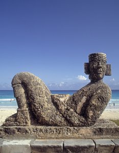 Kopio Chac-Moolin patsaasta Chichen-Itzasta, Yucatanista, n. 987-1185 eKr. (kalkkikivi)