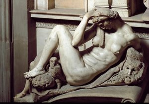 Yön allegoria. Giuliano de Medicin mausoleumi. Marmori veistos tekijältä Michelangelo Buonarroti