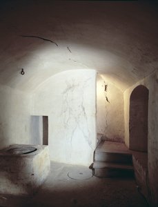 Seinäpiirros alastonhahmosta huoneessa, jossa Michelangelon uskotaan piileskelevän vuonna 1530 (hiili kipsissä) tekijältä Michelangelo Buonarroti