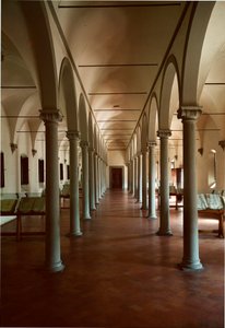 San Marcon (Pyhän Markuksen) luostarin kirjasto Firenzessä, Italiassa. Michelozzo di Bartolommeo Michelozzin arkkitehtuuri, joka tunnetaan nimellä Michelozzo Michelozzi (Firenze 1396 - 1472)