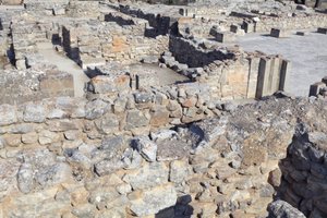Phaistoksen minolainen arkeologinen alue. Koilliskompleksi. Näitä huoneita käytettiin arvokkaiden rituaaliastioiden säilyttämiseen. Kuuluisa ”Phaistos-levy”, jossa oli hieroglyfikirjoitus, löydettiin täältä muiden savitaulujen kanssa, joihin oli kaiverrett tekijältä Minoan