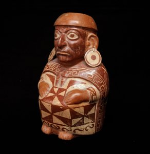 Prekolumbialainen taide, mochic sivilisaatio (ruma): "" Tekstiiliä" edustava maljakko - 200 eKr.-700 jKr. Lima, Kansallinen antropologian ja arkeologian museo, Peru - esikolumbiaaninen taide, Moche-sivilisaatio (Mochica-kulttuuri), antropomorfinen pullo: e