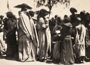 "Imperiumin rakentaminen" fasistisella aikakaudella: muslimitytöt, 9.5.1936 (m/v kuva) tekijältä Modestino Baldinetti