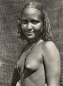 Imperiumin rakentaminen fasistisella aikakaudella: Habab-tyttö, 5.9.1936 (mv/v kuva)