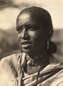 Imperiumia rakentamassa fasistisella aikakaudella: nuori abessinialainen tyttö, 5.9.1936 (mv/v kuva)