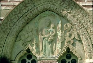 Madonna ja lapsi, kirkon ikkunayksityiskohta, rakennettu 1413-17 (kivi) tekijältä Morava School