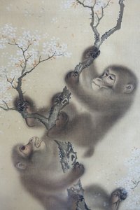 Apinoita kukkivassa kirsikkapuussa, 1 kahdesta, Mori Sosen, Japani, Edo-kausi, 1800-luvun alku, tussi ja väri silkille - Arthur M. Sackler Museum, Harvard University - DSC01127 tekijältä Mori Sosen