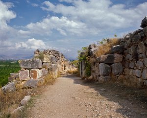 Mycenian taide: pääsy Mykeneen linnoituksen ylempään linnoitukseen, Tirynsiin, kaupunkiin noin 1200 eaa. Kreikka tekijältä Mycenaean