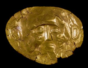 Mycenian taide: kultainen naamio. Mycenesin sivuilta. 1500-luvulla eKr. Ateena, kansallinen arkeologinen museo - Mykeneen taidetta: kultainen hautanaamio Mykeenestä. 1500-luvulla eaa. Kansallinen arkeologinen museo, Ateena, Kreikka