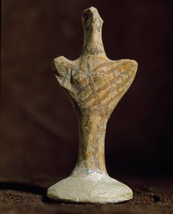 Mykeneen taidetta: terrakotta-idoli Scoglio del Tonnosta (Punta Tonno, Taranto) Italiasta. Pronssikausi, 2000 eaa.