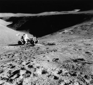 Astronautti David Scott s. 1932 Hadley Deltan rinteessä Apollo 15:n aikana 1971. tekijältä NASA Images