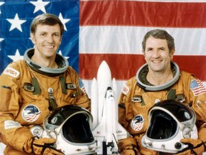 Astronautit Joe Engle ja Richard Truly, toinen avaruussukkulan lento, marraskuu 1981. tekijältä NASA Images