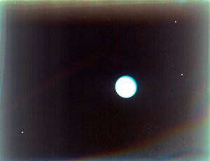 Uranus satelliittien Miranda, Ariel ja Umbriel kanssa, Voyager 2:sta, 24. tammikuuta 1986. tekijältä NASA Images