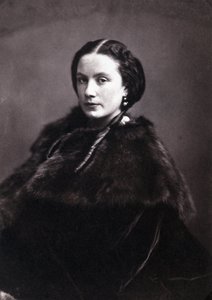 Madame Pichatin muotokuva. Muotokuva tyylikkäästä naisesta, jolla on englantilaiset soljet ja turkki. Valokuva: Gaspard Felix Tournachon, Felix Nadar (1820-1910) tekijältä Nadar