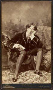 Oscar Wilde, 1882 (albumiinihopeapainatus) tekijältä Napoleon Sarony