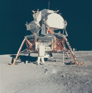 Buzz Aldrin Apollo 11 -kuumoduulin kanssa Kuussa, 1969.