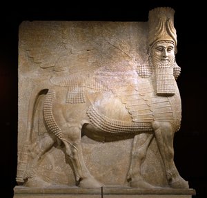 Siivekäs härkä hovista VIII kuningas Sargon II:n palatsista, Khorsabadista, 721-705 eKr. (kipsi?)