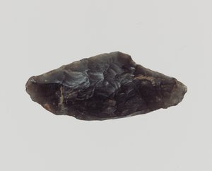 Flint-nuolenkärki, 5.–4. vuosituhat eKr. (kivi)